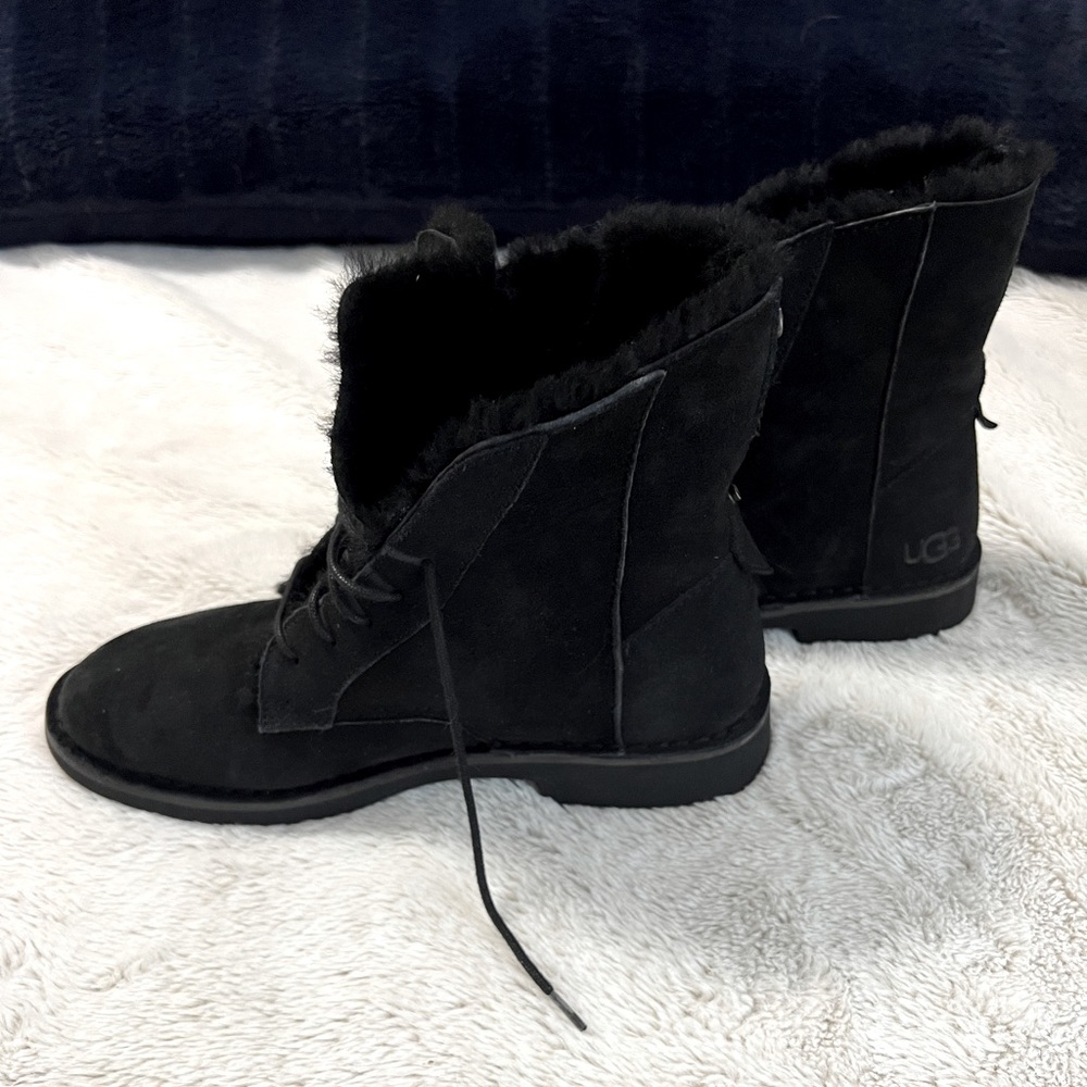 UGG Quincy Boots Size 9